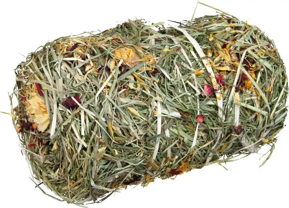 Výprodej TRIXIE Natur Snack -přírodní váleček ze sena s květy pro hlod. 200g